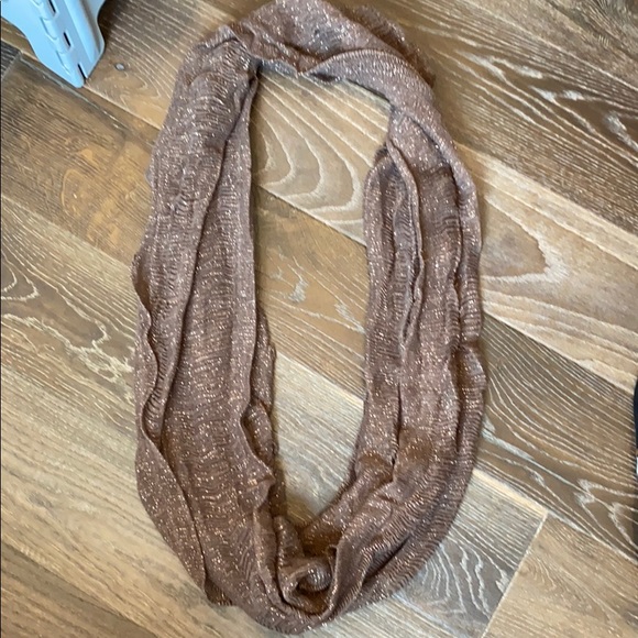 SCARVES - Picture 4 of 7
